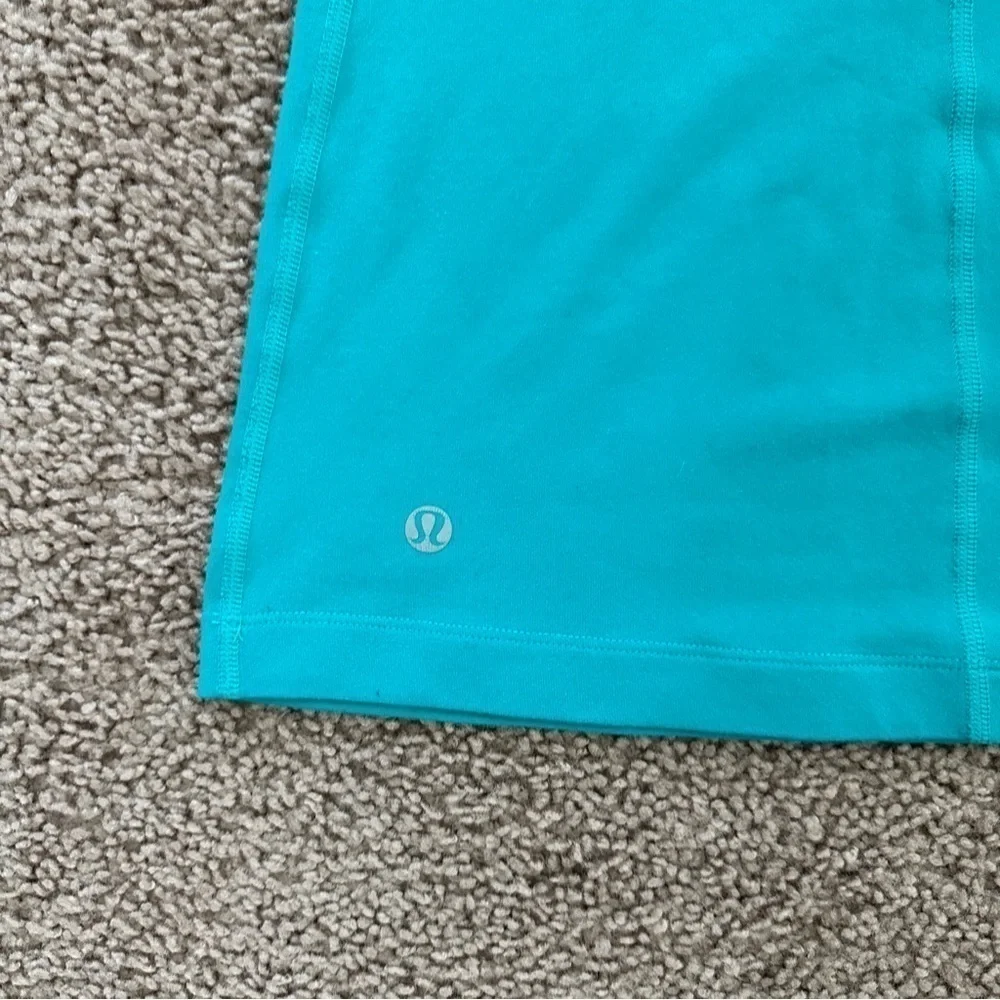 Lululemon Athletica Women's Teal Zeal Heart Shape Neckline Tank Top sz 4